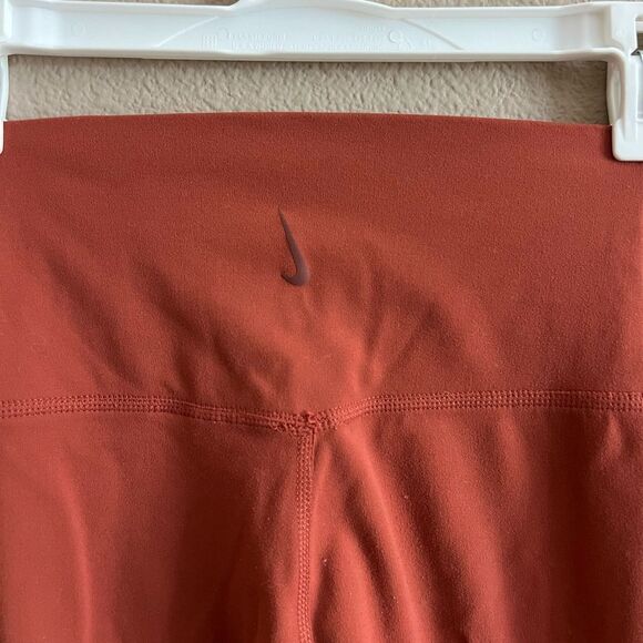 Nike Dri-Fit Yoga Leggings - Picture 6 of 6